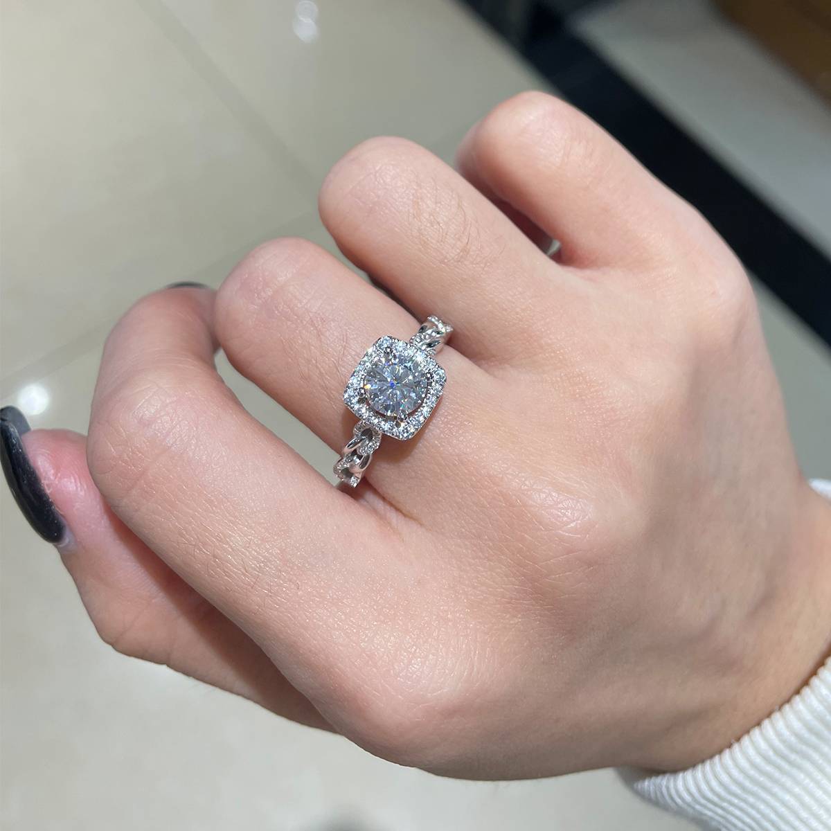 Square Package Round Diamond Women's Ring S925 Silver Plated Platinum Customized Selection Main Stone Moissanite 1.0ct/Side Stone Cubic Zirconia